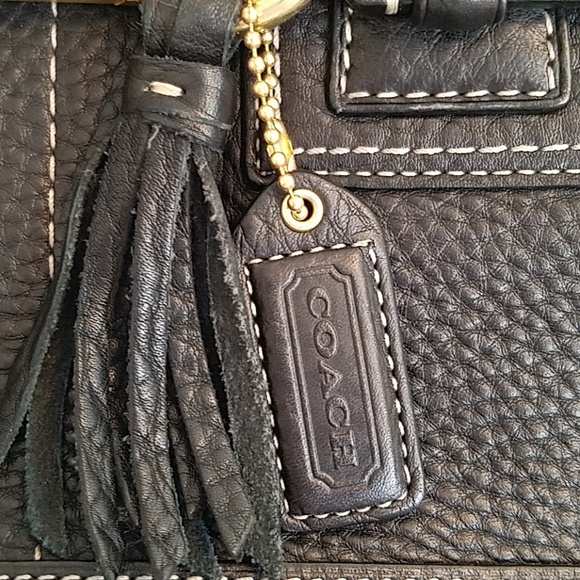 Authentic Coach Pebble Leather Hampton purse - Picture 2 of 10